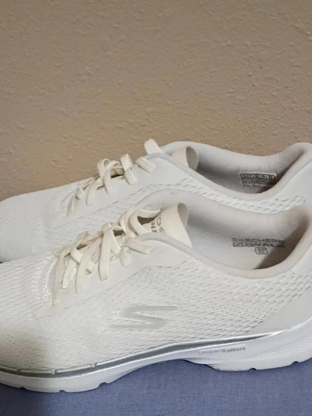 SKECHERS GO WALK Slip on Sneakers for women Size 10 White